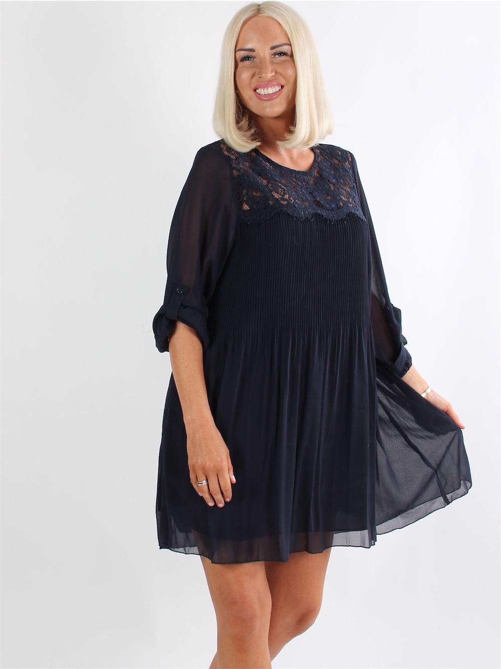 Jasone - Grön tunikaklänning i chiffong med spets och veck